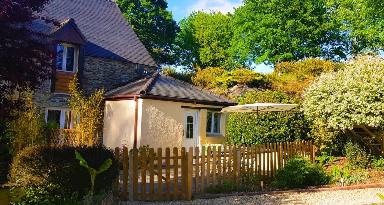 Le Vieux Moulin Gites - A Charming Stone Cottage With Garden View And Seasonal Pool Guégon Εξωτερικό φωτογραφία