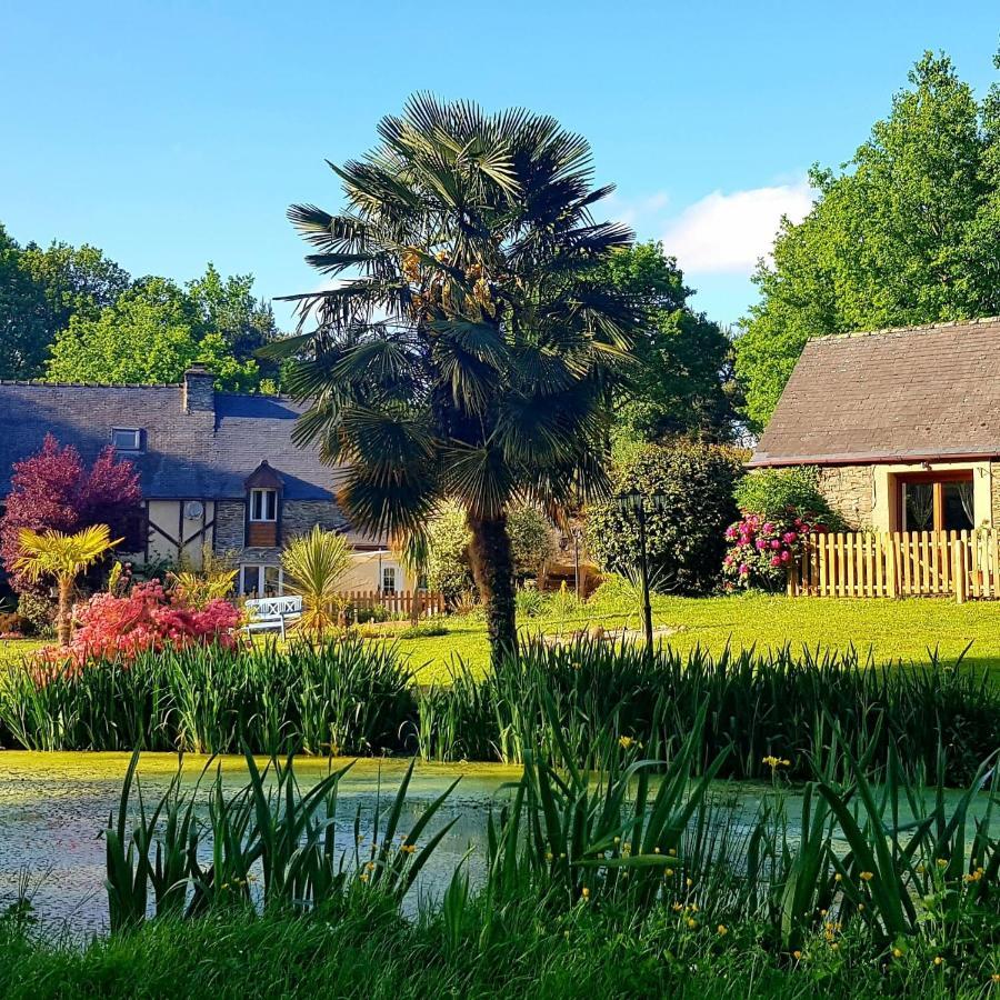 Le Vieux Moulin Gites - A Charming Stone Cottage With Garden View And Seasonal Pool Guégon Εξωτερικό φωτογραφία