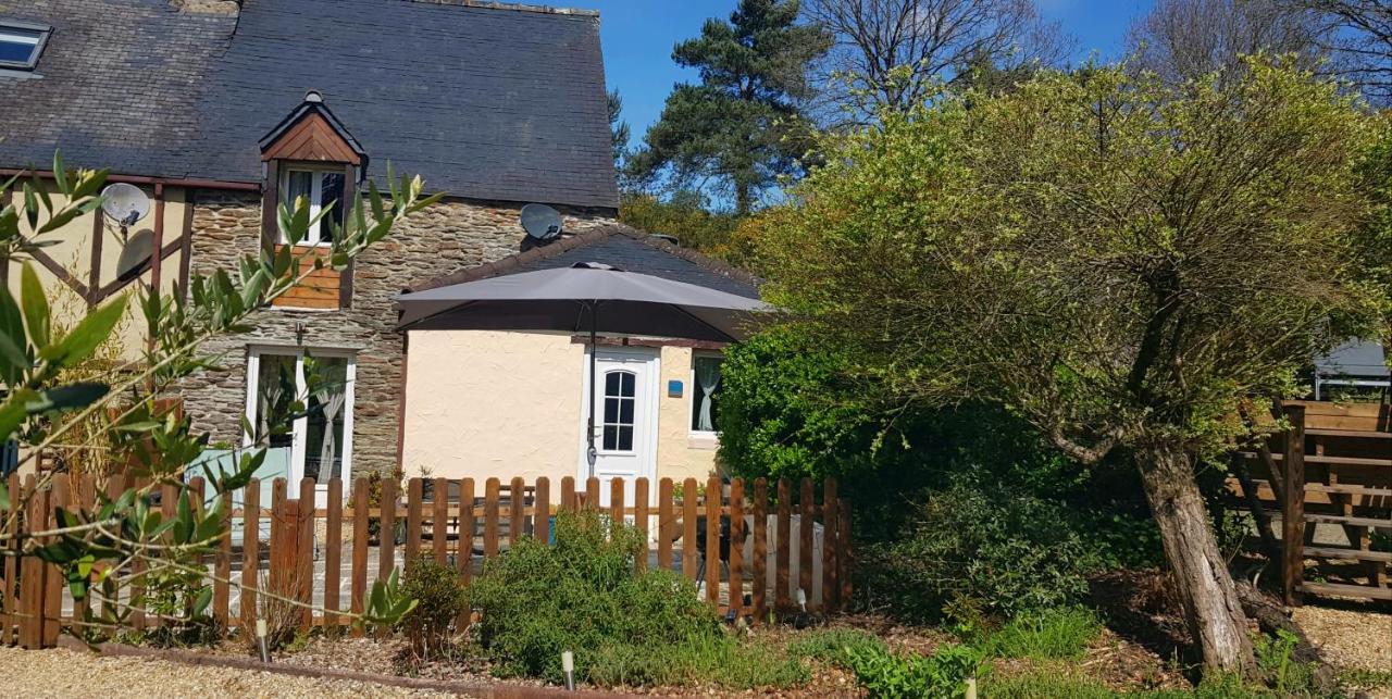 Le Vieux Moulin Gites - A Charming Stone Cottage With Garden View And Seasonal Pool Guégon Εξωτερικό φωτογραφία